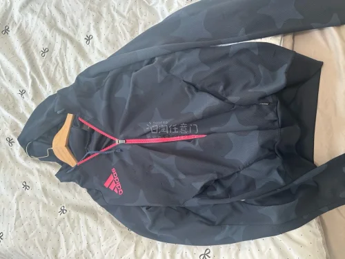 在雅虎日拍上捡漏了两件外套，Nike和Adidas外套状态都不错真的惊喜！版型合身面料舒服，实物和商品图没差别，挖煤姬海淘操作简单，打包严实，转运也顺畅，购物体验超棒~