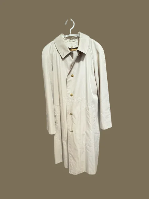 巴宝莉风衣成色很好，带羊毛内胆，经典巴尔玛肯版型，简约大气~
Blackglam 认证貂毛油光发亮，非常厚实。
包装稳妥，物流快速，总的来说是不错的海淘体验!