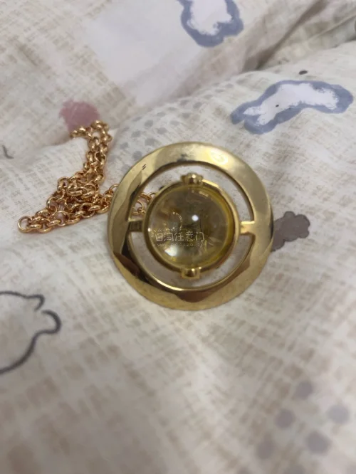 Vivienne Westwood非常美的项链一条呀，浓金色中古大号orb，三百块淘到的，性价比拉满了！感谢挖煤姬(>^ω^<)