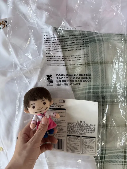 购入了一件校供和一个玩偶，合单发货，期间有不懂的地方去问客服，态度很耐心，问了起码15分钟也没有随便结束聊天，商品都已安全到家