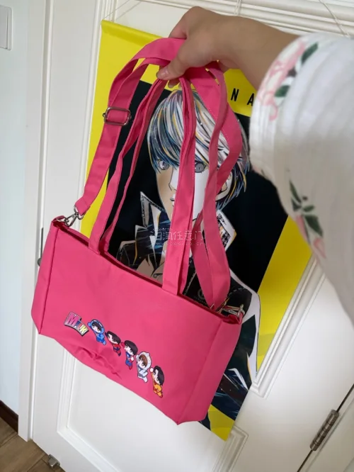 这次日淘收了谷子还有衣服(((o(ﾟ▽ﾟ)o)))
挺激动的，第一次用挖煤姬淘服饰，下单前还特别担心尺寸不合身，还好站内有快捷留言，向卖家确认好了衣服的各项尺寸才切下，收到后没踩雷，很方便(｡ì _ í｡)
忘了这次选的打包方式是啥了，好像什么附加条件也没选，但是开...