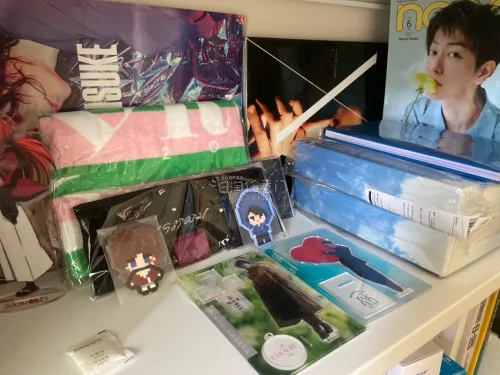 挖煤姬切佐藤健的谷体验超棒！煤炉页面自带翻译，找生写、立牌很省心。代拍下单稳，仓储免费可以攒单合箱，能省下不少运费。打包很用心，硬纸板防护，收到的健立牌完好无损没有压痕。物流信息实时更新，费用清晰不隐形。追佐藤健日娱周边首选，后续还会继续来挖！