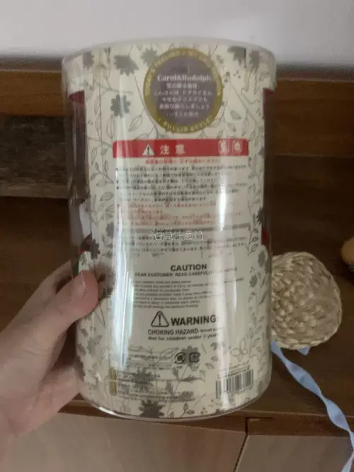 挖煤姬蹲到的中古Pullip普利普mini圣诞限定款终于到了！包装依旧让人安心，纸箱硬挺，里面气泡膜裹了好几层，娃娃还有独立塑封袋防尘，拆开一看，娃面妆完好无瑕，关节也紧实。中古品相能保存成这样太惊喜了，挖煤姬淘娃真的靠谱！