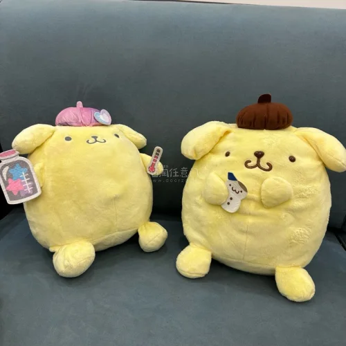 #我的日淘好物秀
日淘挖到的布丁狗毛绒套装真的太惊喜啦！四只软乎乎的布丁狗各有可爱造型，生病款、草莓裙款细节满满，我把它们成对摆放在沙发上做桌面软装，圆润的模样看着就治愈。这次在挖煤姬下单，检索关键词很方便，包裹打包扎实，清关也很顺畅，海淘体验超省心，喜欢三丽鸥中古...