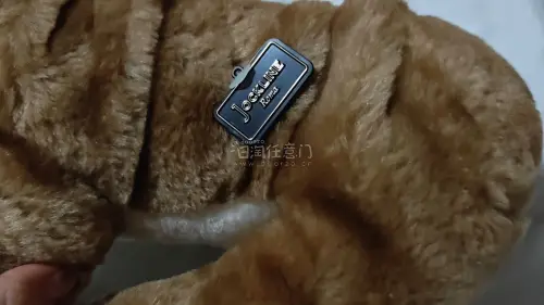 有幸购得意大利Jockline Roma早期法斗，是写实派毛绒天花板✨
	
超级稀有的法斗款式！看起来好无辜，细节做得都蛮好滴，摸起来也像真的小狗狗一样的手感～
	
早期意大利Jockline Roma出品的法斗，抱着很有质感，二三十年依旧完好啦，除了鼻子掉皮，不过...