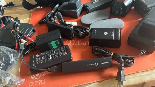 挖煤姬日淘收货！海淘了一批日系复古影音老设备，索尼音箱、日立DVD摄像机还有MD碟片。日本二手老器材成色很不错，转运流程顺畅，怀旧爱好者淘老机器很方便。