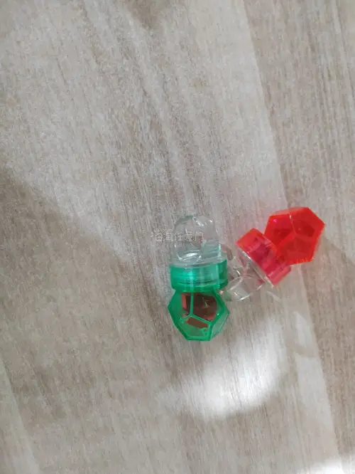 第一次切煤，感觉非常好，淘到了好多想要的古早周边，而且用券之后非常划算，竹蜻蜓路线很快，发货到收货只用了15天（过年期间），包装很好，泡沫纸很多 很好的保护了周边，期待下一次切煤