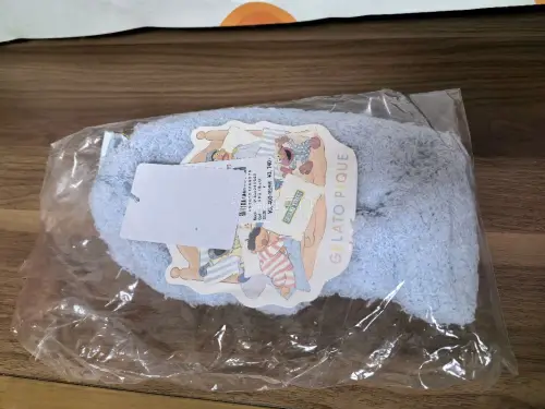 ⭐⭐⭐⭐⭐五星好评！在任意门成功挖到gelato pique×芝麻街联名饼干怪兽，实物真的惊艳！面料是gp标志性软绵绵的云朵感，摸起来软糯亲肤，贴身穿完全不扎。饼干怪兽刺绣图案精致饱满。
任意门的打包很用心，外层加固包装，防止运输挤压变形，入库检查细致，有问题会提前...