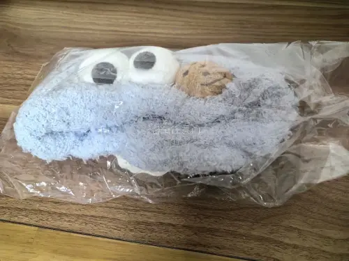 ⭐⭐⭐⭐⭐五星好评！在任意门成功挖到gelato pique×芝麻街联名饼干怪兽，实物真的惊艳！面料是gp标志性软绵绵的云朵感，摸起来软糯亲肤，贴身穿完全不扎。饼干怪兽刺绣图案精致饱满。
任意门的打包很用心，外层加固包装，防止运输挤压变形，入库检查细致，有问题会提前...