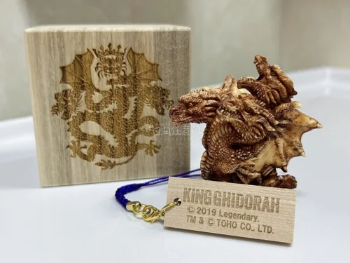 很完美的一次购物，到手价格很低，东西保存也很好，不愧是守亚大师的作品，根付虽小但做工很精细，用料也很实在，期待下一次购物
