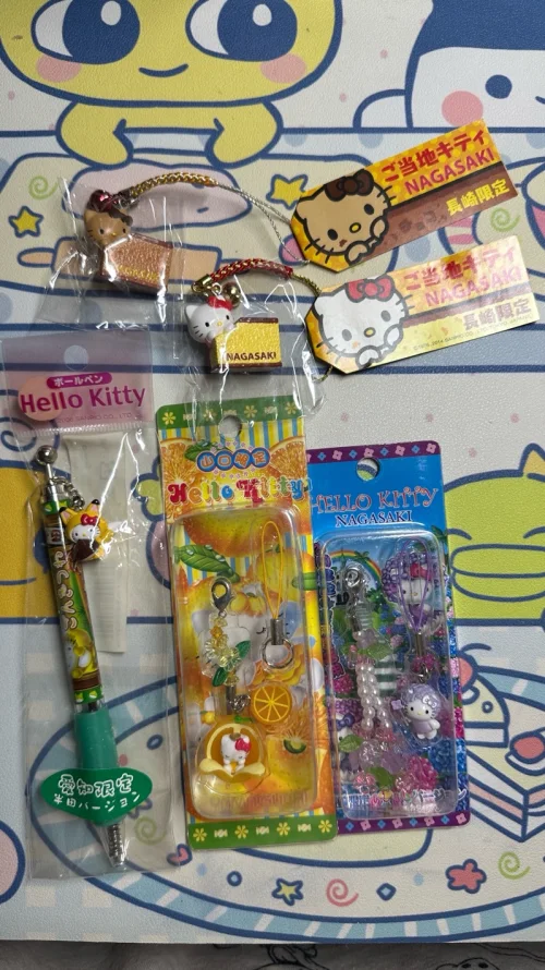 终于淘到多款超喜欢的Hello Kitty地域限定中古挂件！长崎、爱知等地的限定款成色很不错，吊牌完整。挖煤姬的下单、集运流程很顺畅，客服响应及时，包装防护到位，收到实物和卖家描述基本一致，能轻松挖到这些稀缺的中古kitty周边，这次购物体验特别满意！