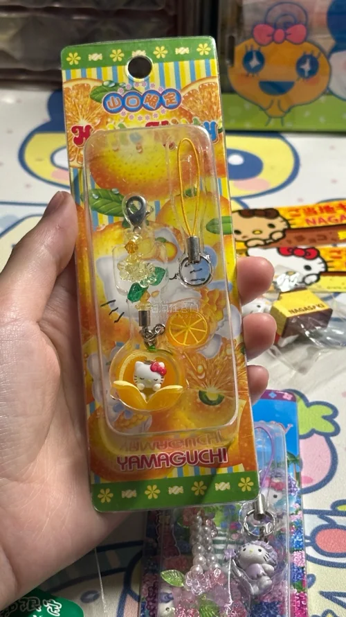 终于淘到多款超喜欢的Hello Kitty地域限定中古挂件！长崎、爱知等地的限定款成色很不错，吊牌完整。挖煤姬的下单、集运流程很顺畅，客服响应及时，包装防护到位，收到实物和卖家描述基本一致，能轻松挖到这些稀缺的中古kitty周边，这次购物体验特别满意！