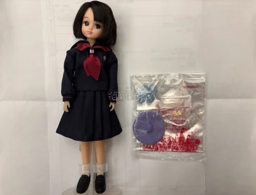 这次买到了比较少见licca高校系列，和人形教室的小配件。商品状态不错，描述真实，包装也很扎实。选了EMS快递，速度很快，点赞！