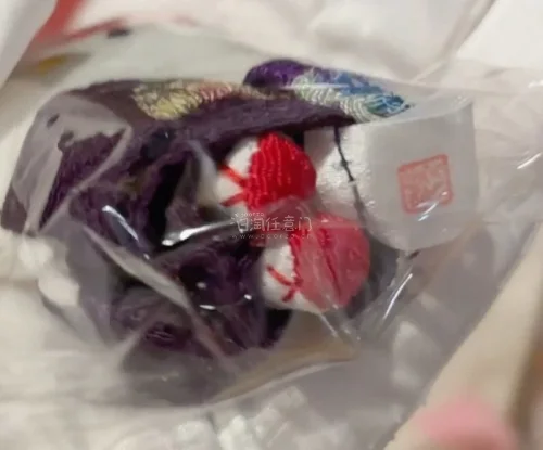 我已经发现了悟了，我所有买的特别满意的东西都是在挖煤姬淘的。这只凯蒂细节做的超级好，大小很迷你很可爱，顶部还有小铃铛，真的太满意了，而且送过来的时候包装的也特别好！挖煤姬给力！以后也会一直支持挖煤姬的！