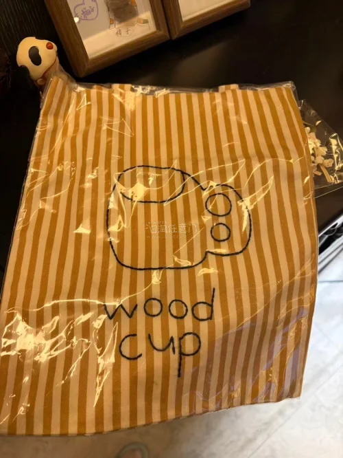 非常好的购物体验，不用翻译软件就能无痛切煤！这次买的都是小众手作物品，pot and tea的手工布包和feiler的小包，东西很新，价格也划算