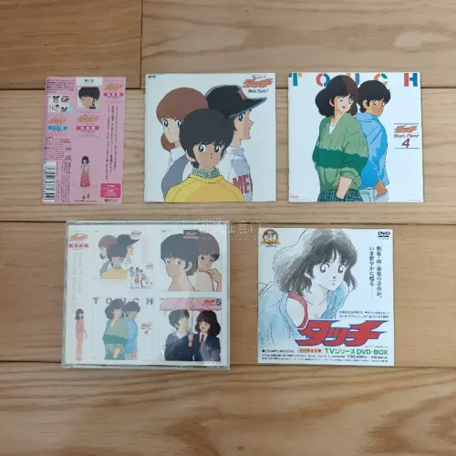 这次我入手的是《棒球英豪 Touch》主题曲套装 8CDset，还有坂本龙一《战场上的快乐圣诞》（Merry Christmas Mr. Lawrence）电影原声首版磁带。
这两张藏品都非常珍贵，把磁带放进卡座，声音
缓缓流淌出来。
这次走的是航空线路，合单审核都...