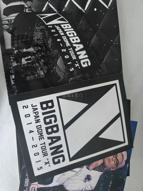 谁懂啊！在挖煤姬成功淘到想要的演唱会蓝光碟?
日版碟的质感真的绝，外壳印刷精致，里面附带超多现场写真。
在家打开播放，高清画面瞬间把我拉回演唱会现场。
用日淘任意门海淘真的省心，全程不用外币卡，入库会拍照确认商品状态，包装防护到位，漂洋过海到手完好无损。想要收稀缺日...