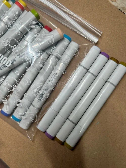这次海淘入手心心念念的Copic马克笔，整体体验超出预期，来简单分享一下。

国内买Copic实在是太贵了，我本来是想在亚马逊上买一些补充液的结果，看着看着发现马克笔还蛮便宜的，就买了马克笔。

海运物流速度比预想快不少，清关环节很平稳，没有长时间滞留，包裹到手外包...