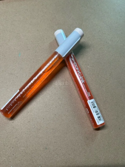 这次海淘入手心心念念的Copic马克笔，整体体验超出预期，来简单分享一下。

国内买Copic实在是太贵了，我本来是想在亚马逊上买一些补充液的结果，看着看着发现马克笔还蛮便宜的，就买了马克笔。

海运物流速度比预想快不少，清关环节很平稳，没有长时间滞留，包裹到手外包...