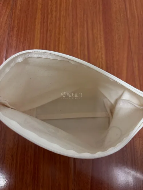 超级大容量的饺子包！是这个ip目前最大的饺子包！大小感觉可以装短期旅行的内衣物！容量真的很大！目前也已经绝版了！很开心能买上！