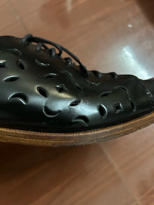 从图片中就可以看出来，这个鞋子不错。挖煤姬是一家专注于海淘的平台，上面有很多的商品可以供自行选择他家的售后服务以及物流速度都特别的有保障，客服回复消息也非常快，打包商品也非常的仔细