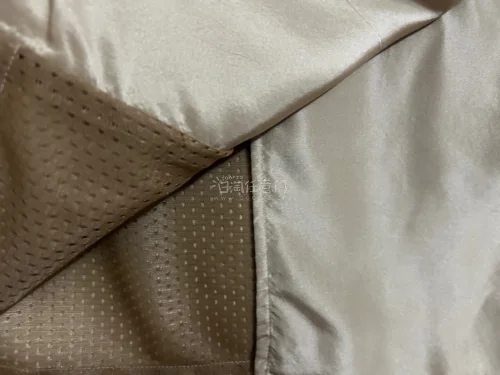 从图片中就可以看出来，这件绿色衣服不错。挖煤姬是一家专注于海淘的平台，上面有很多的商品可以供自行选择他家的售后服务以及物流速度都特别的有保障，客服回复消息也非常快，打包商品也非常的仔细