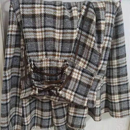 第一次在任意门切二手衣服，刷到了dazzlin的这条格子裙，立刻下单！
运费比我预想中要便宜！
走的ems速度非常快！
衣服的状态很完美！