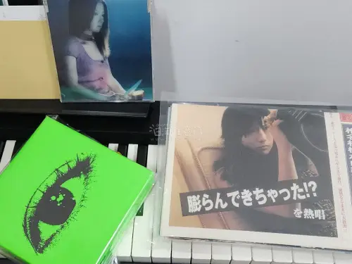 收藏夹里躺了很久的东西降价了，当然必须拿下，犹豫一秒都是对它的不尊重！再次选择挖煤姬，当然是因为流程之快速，操作之便捷。加上积分的话，邮费也省去不少。我依旧选择了保留原包装，快递非常安心，没有破损，稳稳当当，和卖家当初描述的也十分一致。只能说，我是挖煤姬的粉丝。