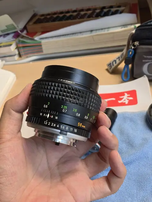 传说中的美能达鹰眼58 1.2终于到手了！蹲了几个月终于买到了成色还可以的，毕竟是老镜头，同一个镜头挂其他网站4000多，挖煤姬上2600多到手加运费税大概3200 从购买到收到一周多 真不错！