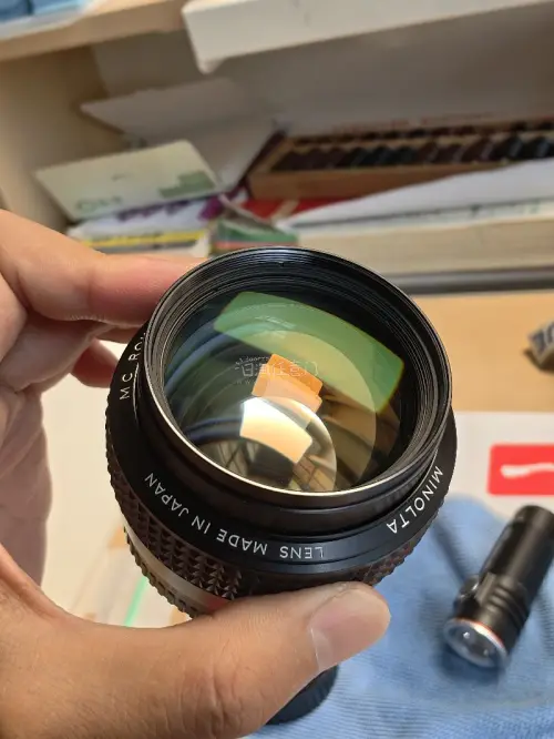 传说中的美能达鹰眼58 1.2终于到手了！蹲了几个月终于买到了成色还可以的，毕竟是老镜头，同一个镜头挂其他网站4000多，挖煤姬上2600多到手加运费税大概3200 从购买到收到一周多 真不错！