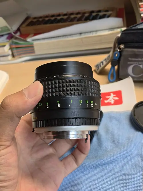 传说中的美能达鹰眼58 1.2终于到手了！蹲了几个月终于买到了成色还可以的，毕竟是老镜头，同一个镜头挂其他网站4000多，挖煤姬上2600多到手加运费税大概3200 从购买到收到一周多 真不错！