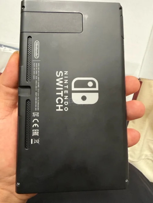 一台带256G内存卡的Switch oled版到手了。性价比直接拉满，比某鱼上好太多，而且不用担心有假货，挖煤姬打包严实不远千里到手完好无损。真是游戏玩家福音。