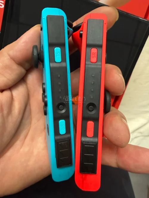 一台带256G内存卡的Switch oled版到手了。性价比直接拉满，比某鱼上好太多，而且不用担心有假货，挖煤姬打包严实不远千里到手完好无损。真是游戏玩家福音。