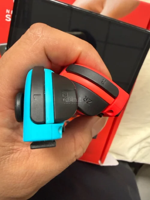 一台带256G内存卡的Switch oled版到手了。性价比直接拉满，比某鱼上好太多，而且不用担心有假货，挖煤姬打包严实不远千里到手完好无损。真是游戏玩家福音。