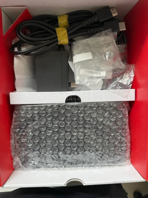 一台带256G内存卡的Switch oled版到手了。性价比直接拉满，比某鱼上好太多，而且不用担心有假货，挖煤姬打包严实不远千里到手完好无损。真是游戏玩家福音。