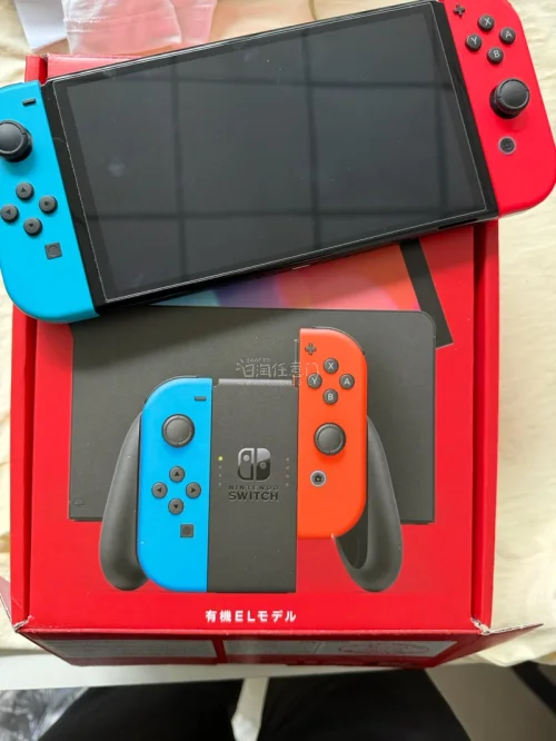 一台带256G内存卡的Switch oled版到手了。性价比直接拉满，比某鱼上好太多，而且不用担心有假货，挖煤姬打包严实不远千里到手完好无损。真是游戏玩家福音。