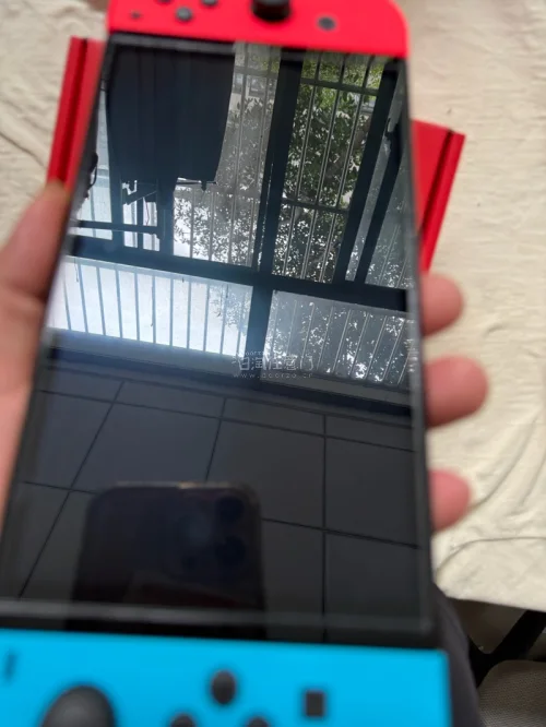 一台带256G内存卡的Switch oled版到手了。性价比直接拉满，比某鱼上好太多，而且不用担心有假货，挖煤姬打包严实不远千里到手完好无损。真是游戏玩家福音。