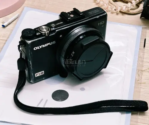 这次买了一台奥林巴斯xz1 是奥林巴斯的机皇CCD 1000w像素 4倍光学变焦 f1.8大光圈 出片非常浓郁 色彩很好  可玩性很高 这次物流也是非常快 包装很结实