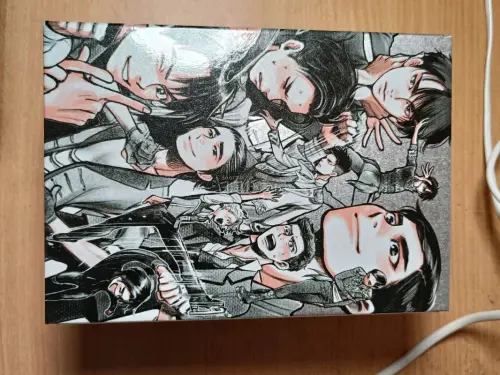 激情下单了冰尤的蓝光碟，当时在DVD和BD之间犹豫，DVD赠品比较多，但清晰度不行，基本闲置；BD周边没那么多，但胜在能拿出来看……后面买了才反应过来我没有BD播放器
不过拿到手很精致，收藏也不错啦
想着在中秋假之前下单，在国庆前那三天拿到，没想到中秋没放完就到了，...