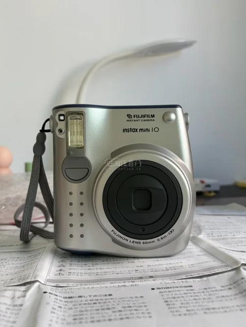 这次在挖煤姬淘到的富士instax mini10拍立得超出预期！经典复古造型颜值很高，机身完好无暗病，快门、闪光灯、出片功能都可以正常使用，还附带原版使用说明书。包装防护做得很到位，收到没有磕碰。机器上手简单好操作，拍照氛围感十足，挖煤姬转运流程省心，本次海淘购物体...