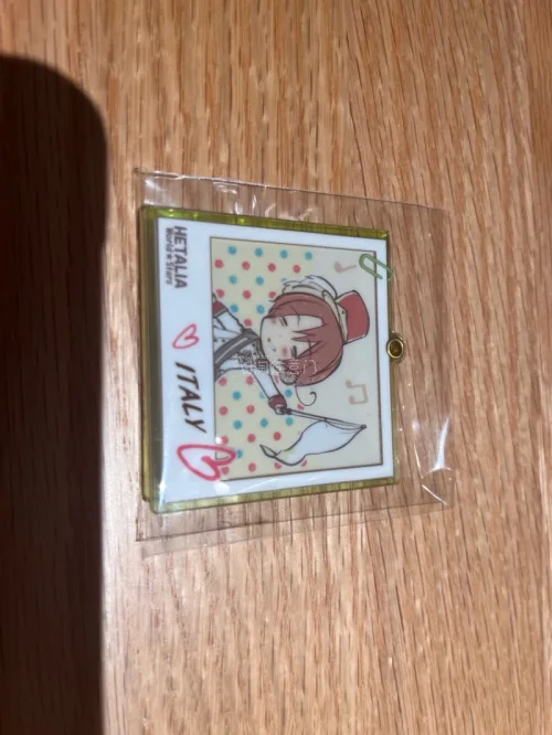 海淘这次很省心！包装保护到位，到手的谷物品相很好，娃娃和徽章都完好无损。全程能看到物流信息，客服响应及时，成功收到心仪的周边，整体购物体验很棒，推荐！