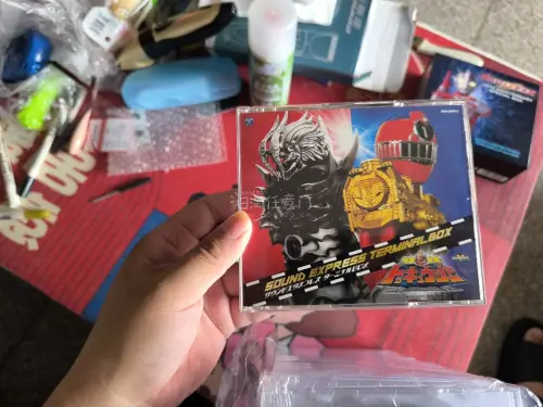 一次集齐三套特摄原声BOX！忍风战队免许皆伝、烈车战队Sound Express Terminal BOX，还有梦比优斯奥特曼10周年特别BOX。碟片品相完好，盘面干净，全套BGM、主题曲一次性收录。经典配乐氛围感拉满，童年回忆直接唤醒，包装印刷精致，摆柜收藏颜值超...