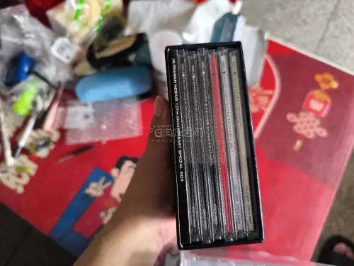 一次集齐三套特摄原声BOX！忍风战队免许皆伝、烈车战队Sound Express Terminal BOX，还有梦比优斯奥特曼10周年特别BOX。碟片品相完好，盘面干净，全套BGM、主题曲一次性收录。经典配乐氛围感拉满，童年回忆直接唤醒，包装印刷精致，摆柜收藏颜值超...