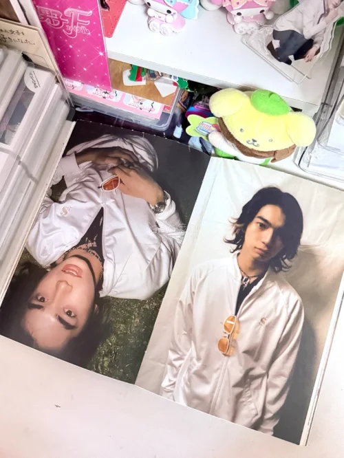 终于收到包裹！米七杂志氛围感真的太棒，生活化的写真特别戳人，顺带的岚一星内页也超惊喜。杂志印刷清晰细腻，书页平整完好，包装防护到位没有折角磕碰。可以反复翻看欣赏，收获满满的幸福感，这次购物体验很满意！