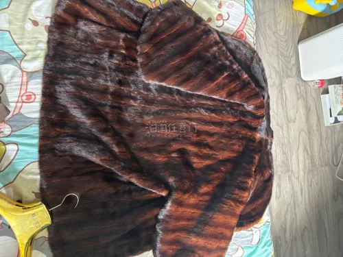 如果你也喜欢中古貂的话，快去挖煤吧，这是我买到的一件和服款设计的中古貂，超大的袖子超美的！大披肩领也十分大气，冬天有一件中古貂，再也不怕冷了~
5wr3wcgx