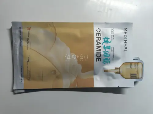在挖煤姬入手的美迪惠尔面膜安全收到啦?
两款搭配太适合换季！蓝色积雪草款用来舒缓泛红，皮肤不稳定、熬夜爆痘的时候急救维稳；黄色神经酰胺款修护屏障，深层补水锁水，改善干燥起皮。
膜布服帖，精华液足量不滴落。包裹打包扎实，时效稳定，正品放心，这次海淘体验很好，会回购✨