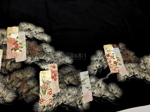 日拍拍的黑留袖到了，黑留脑袋开心～
金彩画片美美嘟！
品相都挺好的，海运稍微慢一些，也顺利拿到了，买了很多次了，打包都挺好的，还会继续支持姬姬的～