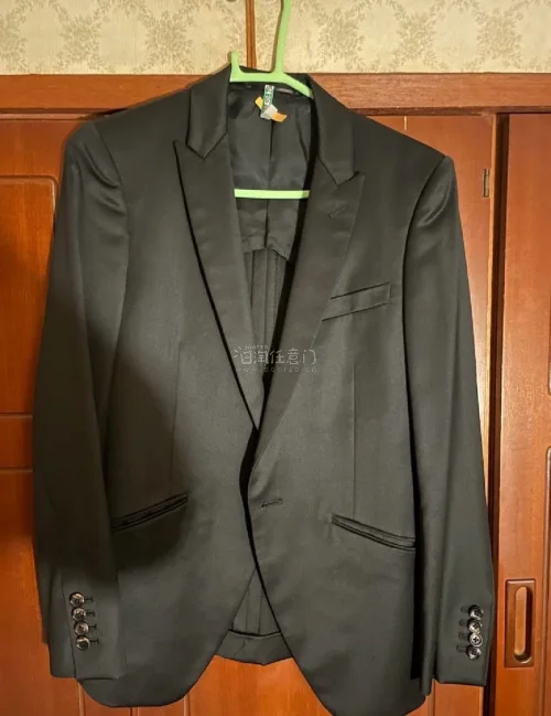这次使用挖煤姬，淘到了心心念念的5351西服 这件收腰做的特别帅 很有hediboy的感觉 而且价格也十分合适 海淘用挖煤姬就完事了
