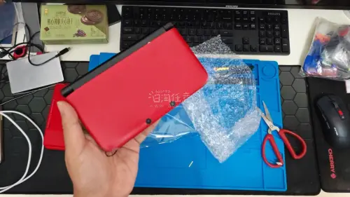 这一次买了一个红色的3 dsl l，收到的话过了大概两周的时间吧，还是很好的，用起来也没有什么太大的问题，这一次的体验还是很好的，给个好评哦