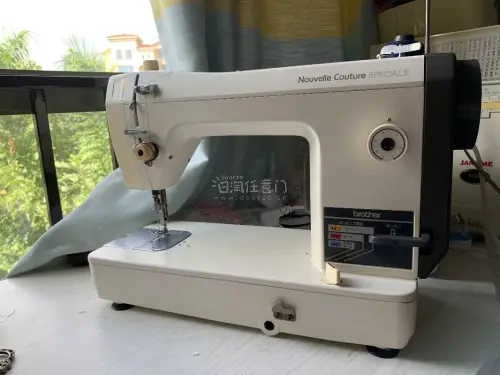 这次海淘回来一款兄弟的职业机，全金属外壳，内部零件也是金属，非常稳重，走线丝滑。使用起来也很方便，超级推荐。挖煤姬的页面简洁操作顺畅，使用感特别好。包裹包装扎实，发货会免费换新箱。使用的最多的附加服务是加固服务，打包真的非常牢固，很推荐。